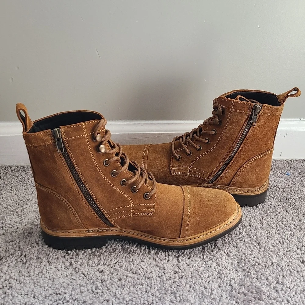 NWOT Frye Russell Boot
